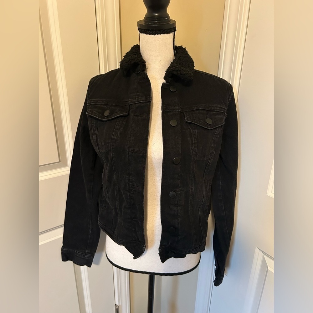 Universal Thread Black Denim Jacket with Sherpa lined jacket with Collar